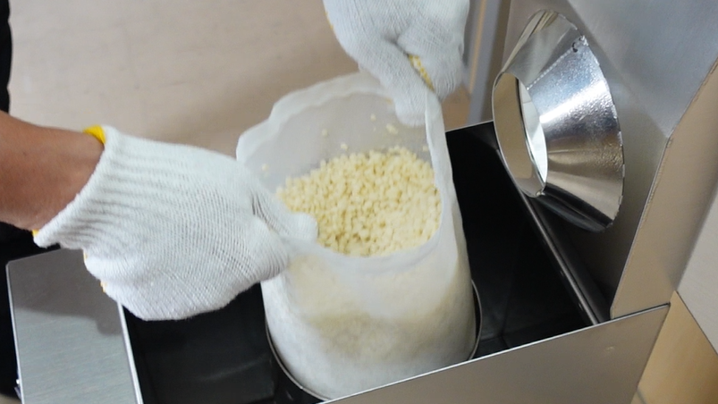 ④ 軽くなった揚げカスは、そのまま廃棄